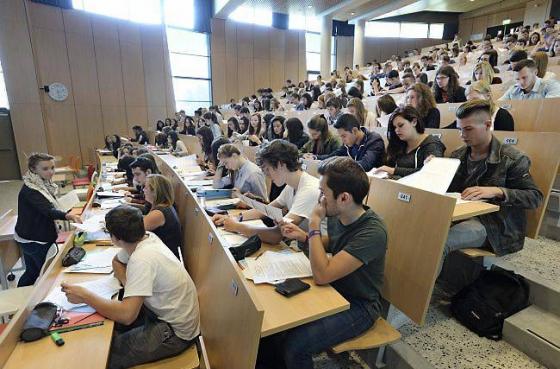 L'Éducation nationale prévoit 2,81 millions d'étudiants en 2024